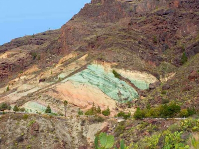 Los Azulejos de Veneguera: un barranco de mil colores en Gran Canaria