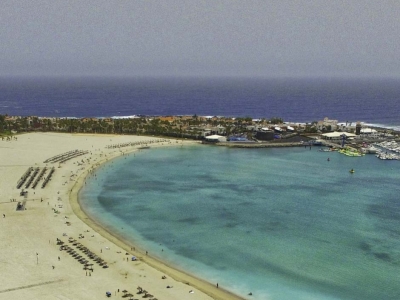 Caleta de Fuste, una bahía natural protegida del viento en Fuerteventura